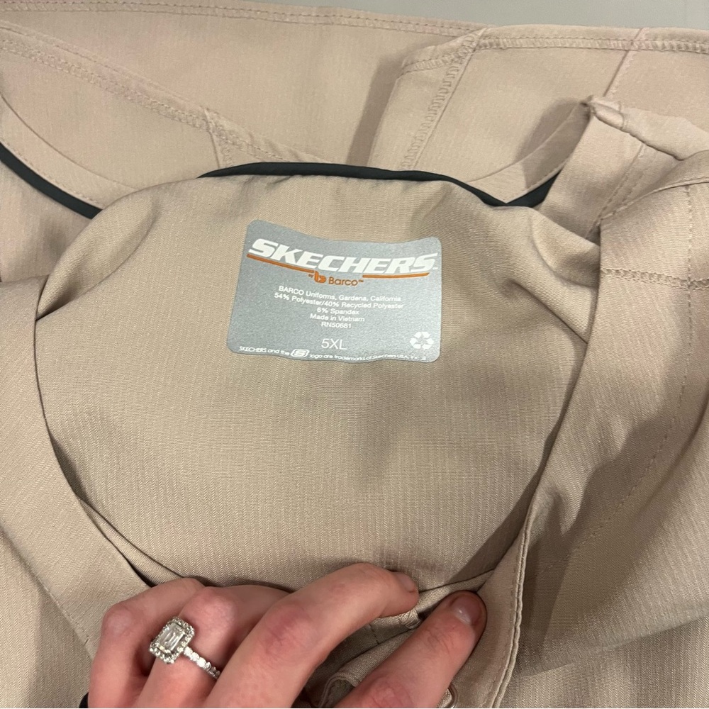 NWT Sketchers Khaki Button Up Scrub Jacket Multiple Sizes - Picture 12 of 12
